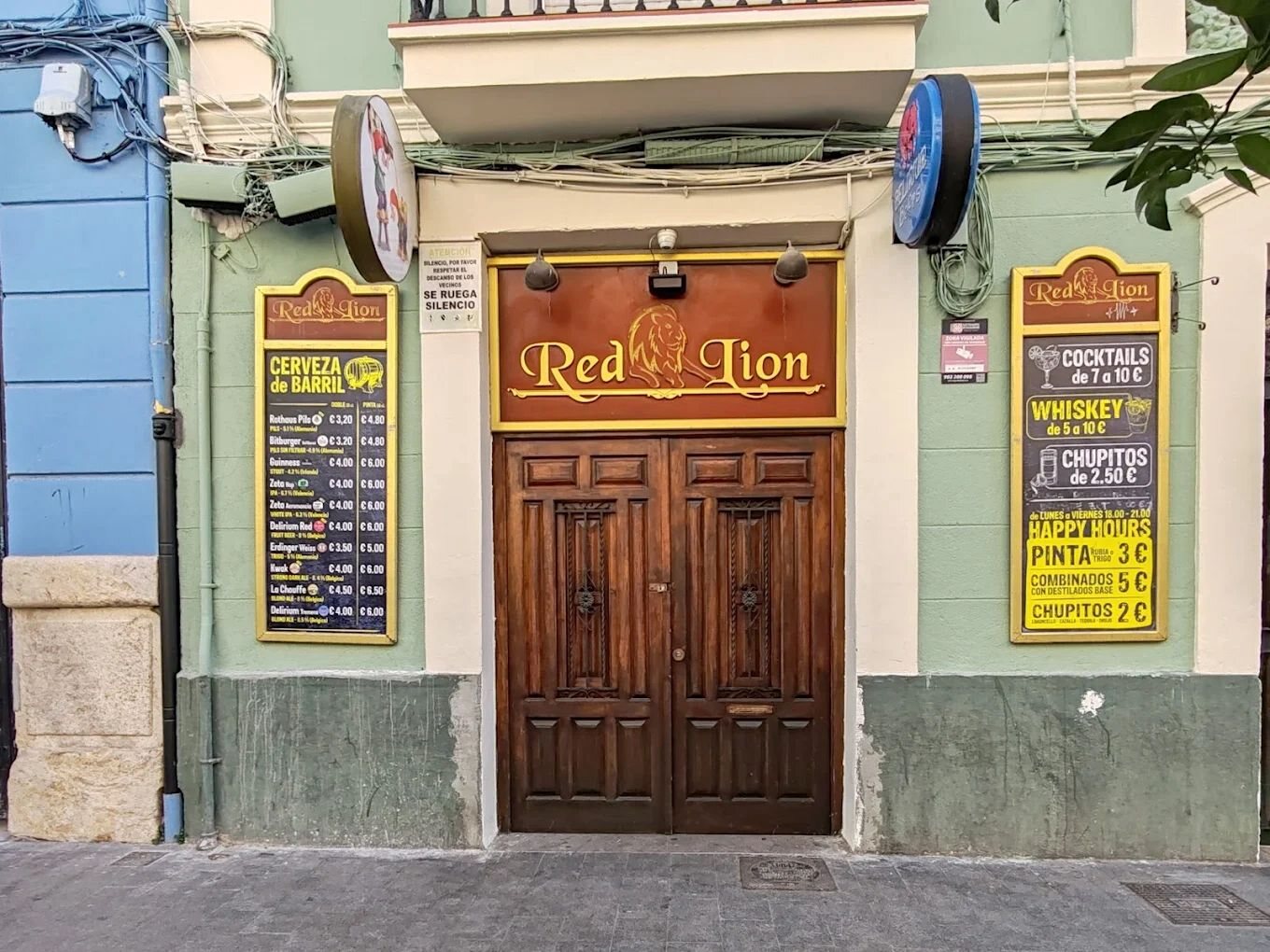 Fachada de Red Lion Irish Pub en Valencia