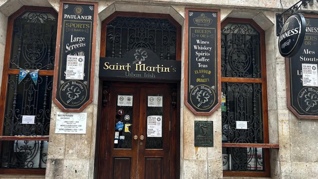 Fachada de Saint Martin's Urban Irish en Valencia